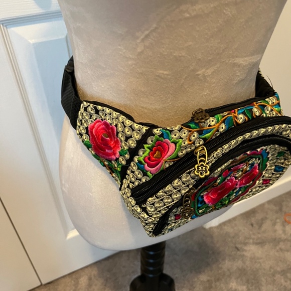 Cross Body / Belt bag - Picture 4 of 11